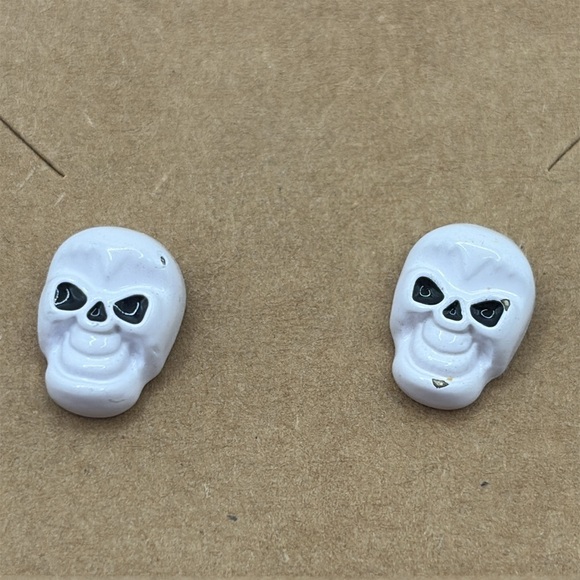 Vintage Red, White, and Black Earring Bundle Hearts Hoops Skulls 4 Pair Bundle - Picture 3 of 9